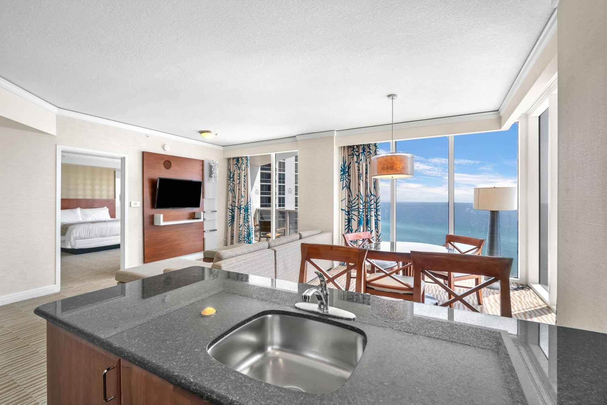 Trump Intl 2 Bedroom 1600 Sqf Ocean Front Apartment *