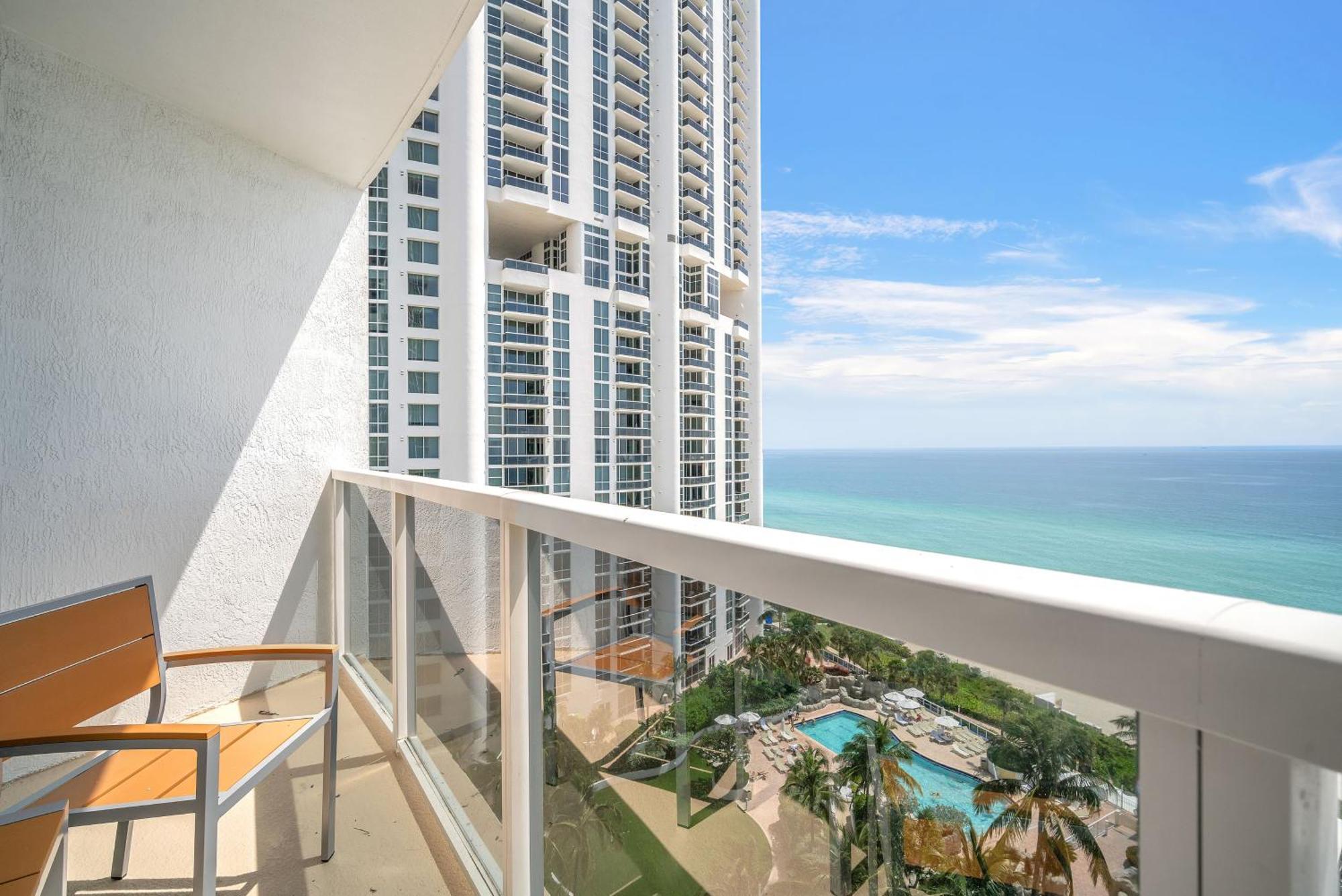 Trump Intl 2 Bedroom 1600 Sqf Ocean Front Apartment