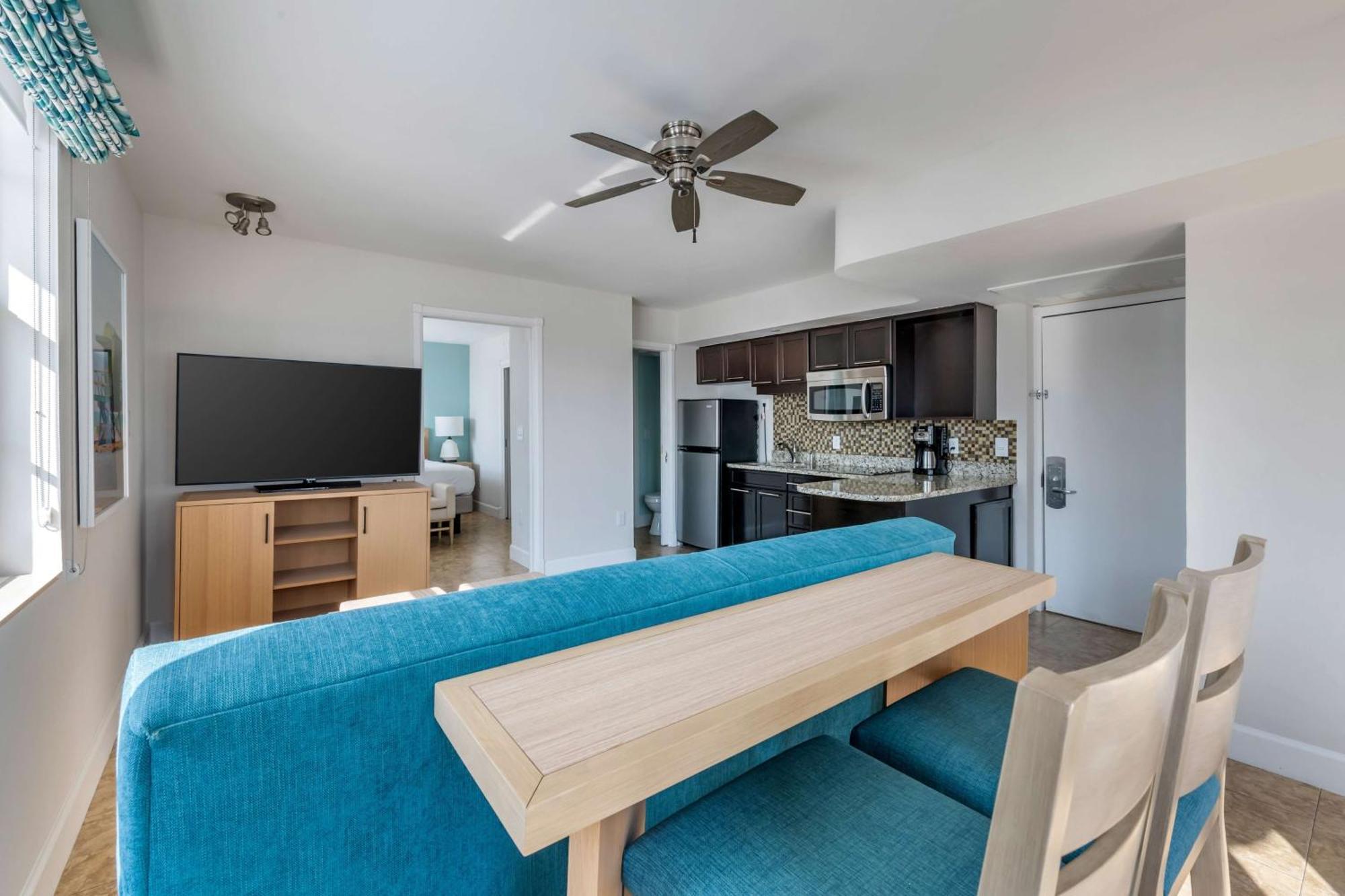 Hilton Vacation Club Crescent On South Miami Hotel