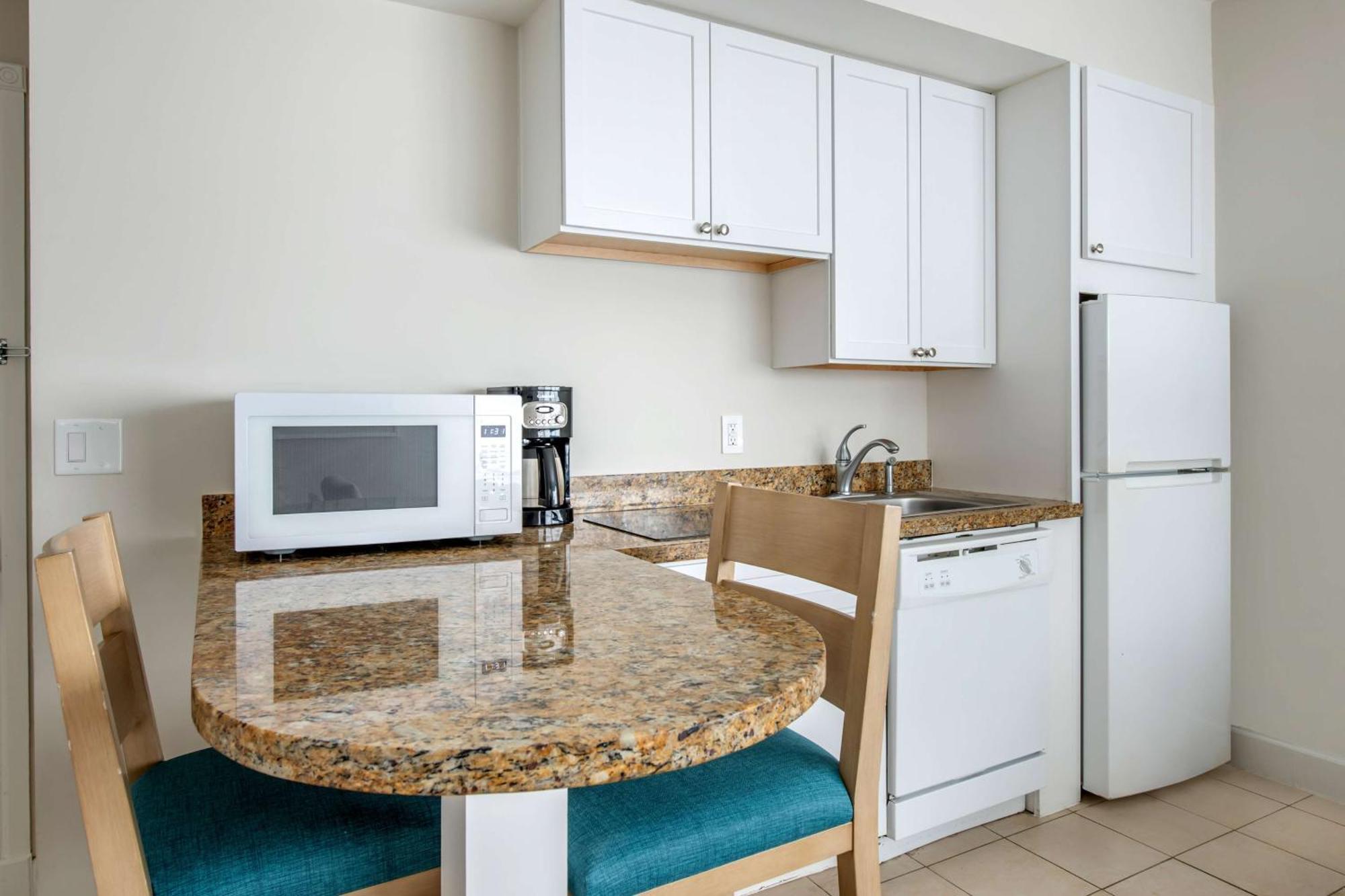 Hotel Hilton Vacation Club Crescent On South Miami 3*