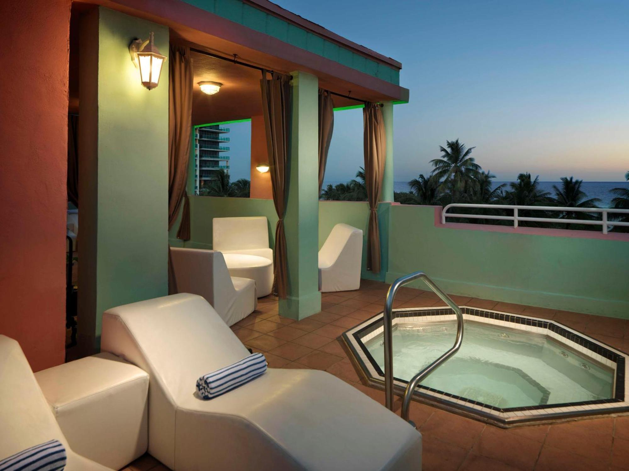 Hilton Vacation Club Crescent On South Miami Hotel 3*