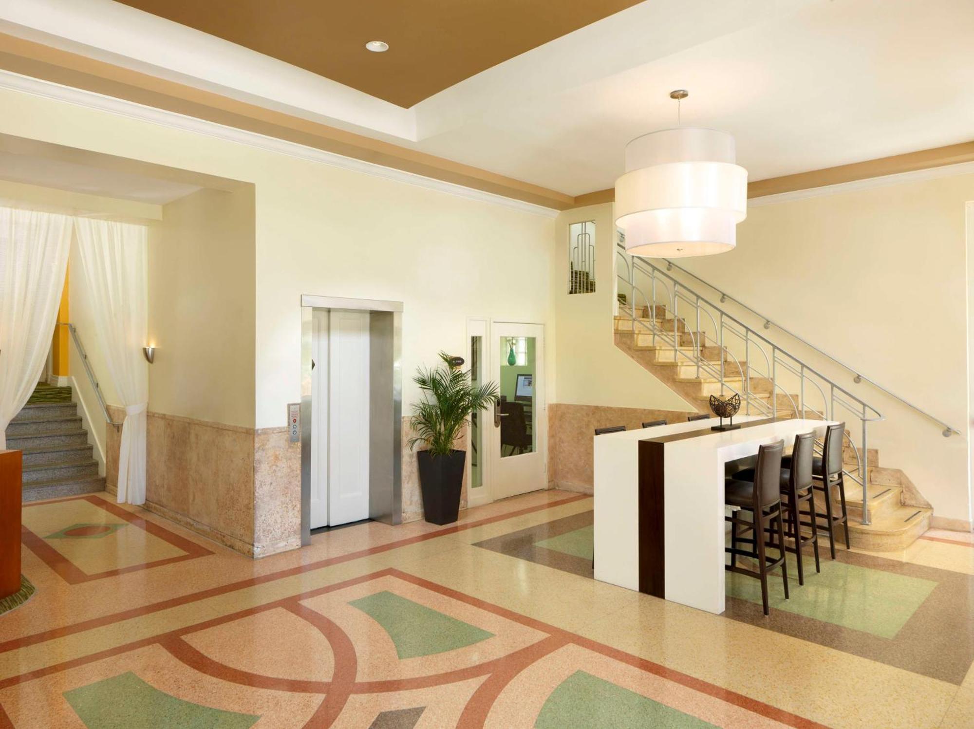 Hilton Vacation Club Crescent On South Miami Miami Beach