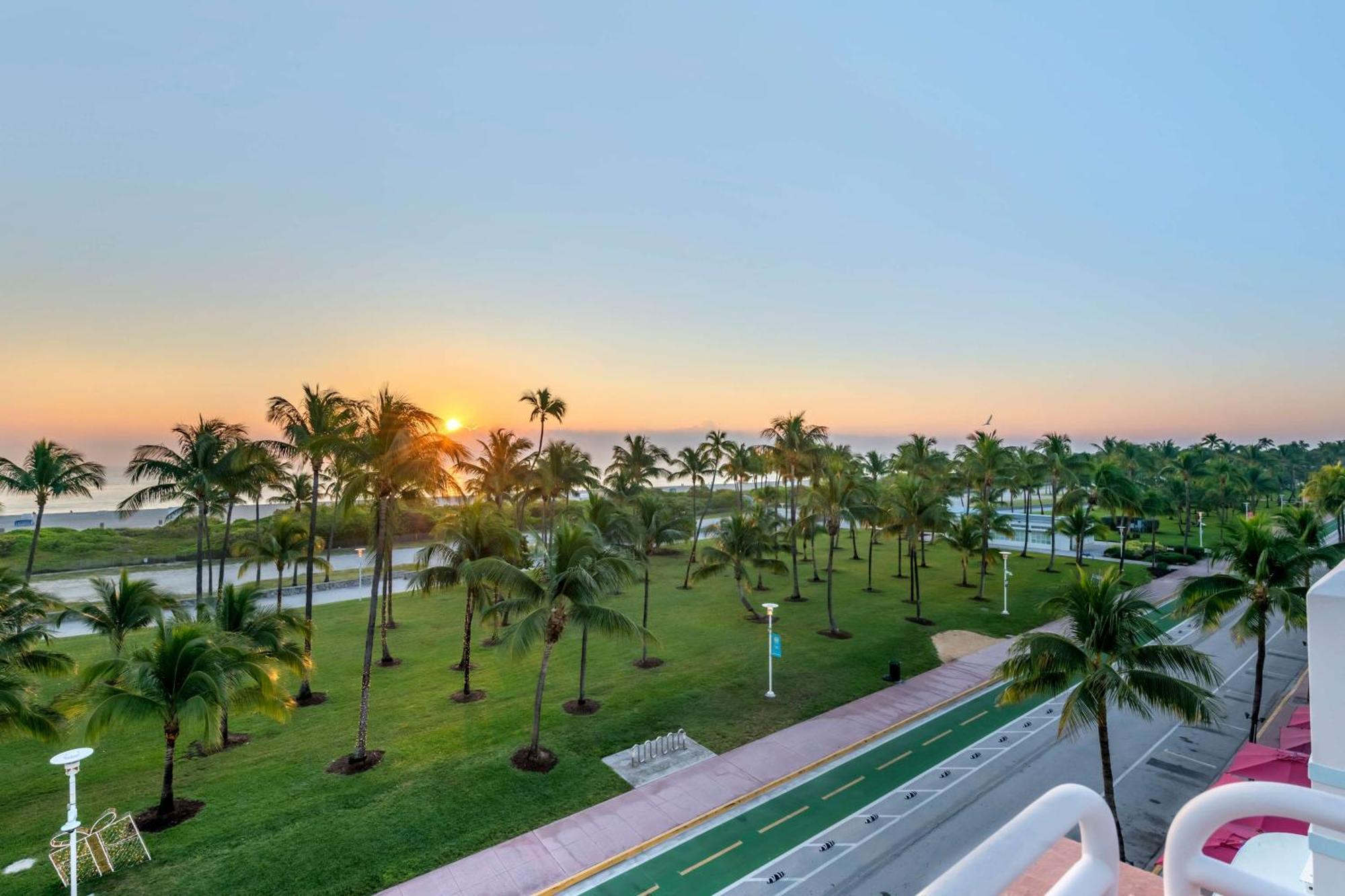 Hotel Hilton Vacation Club Crescent On South Miami Miami Beach