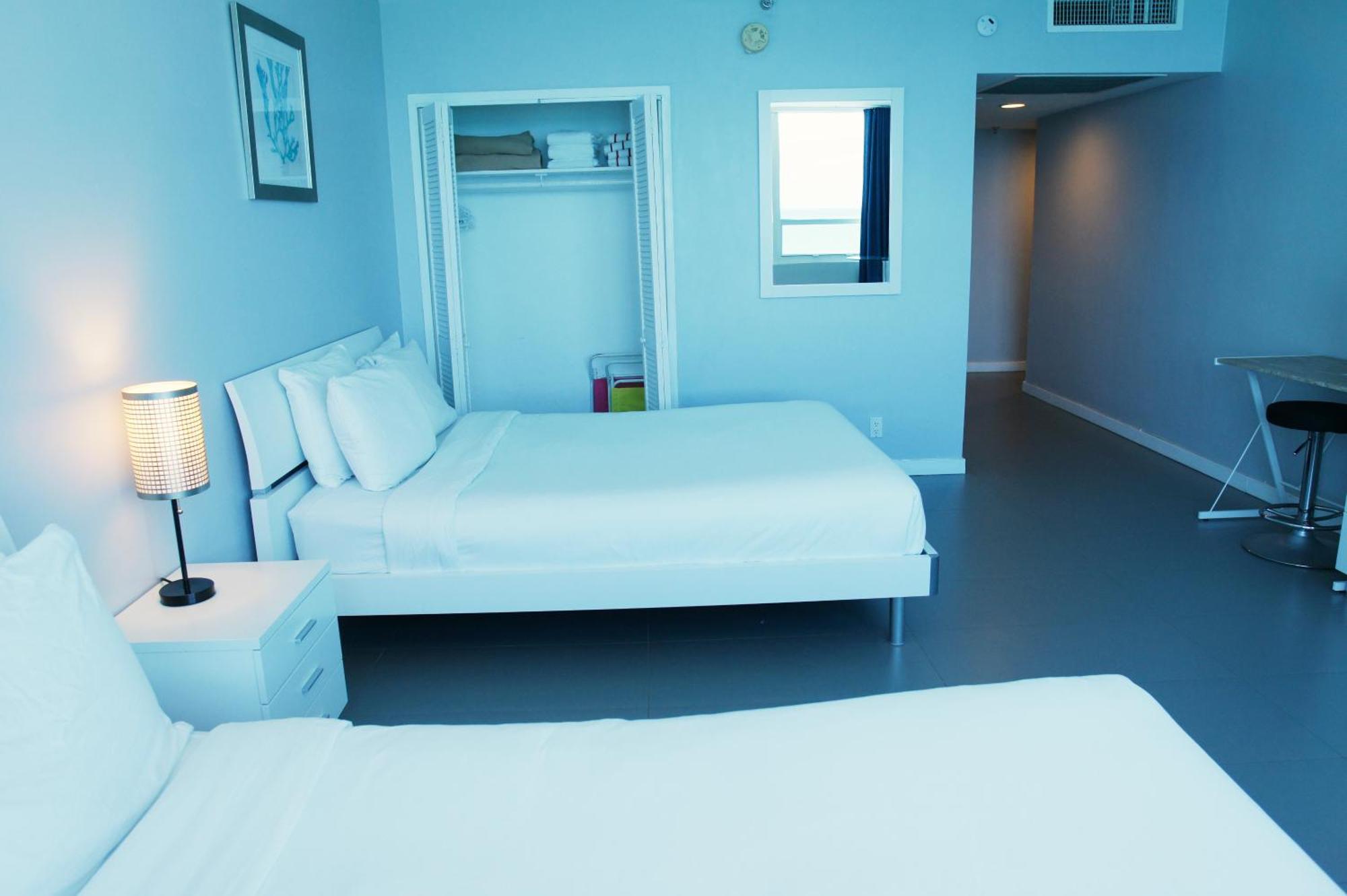 Castle 835 Oceanview On With Pool, Gym, Bars, And Free Parking