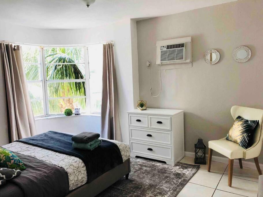 Apartment Just 1 Block From The Beach! *