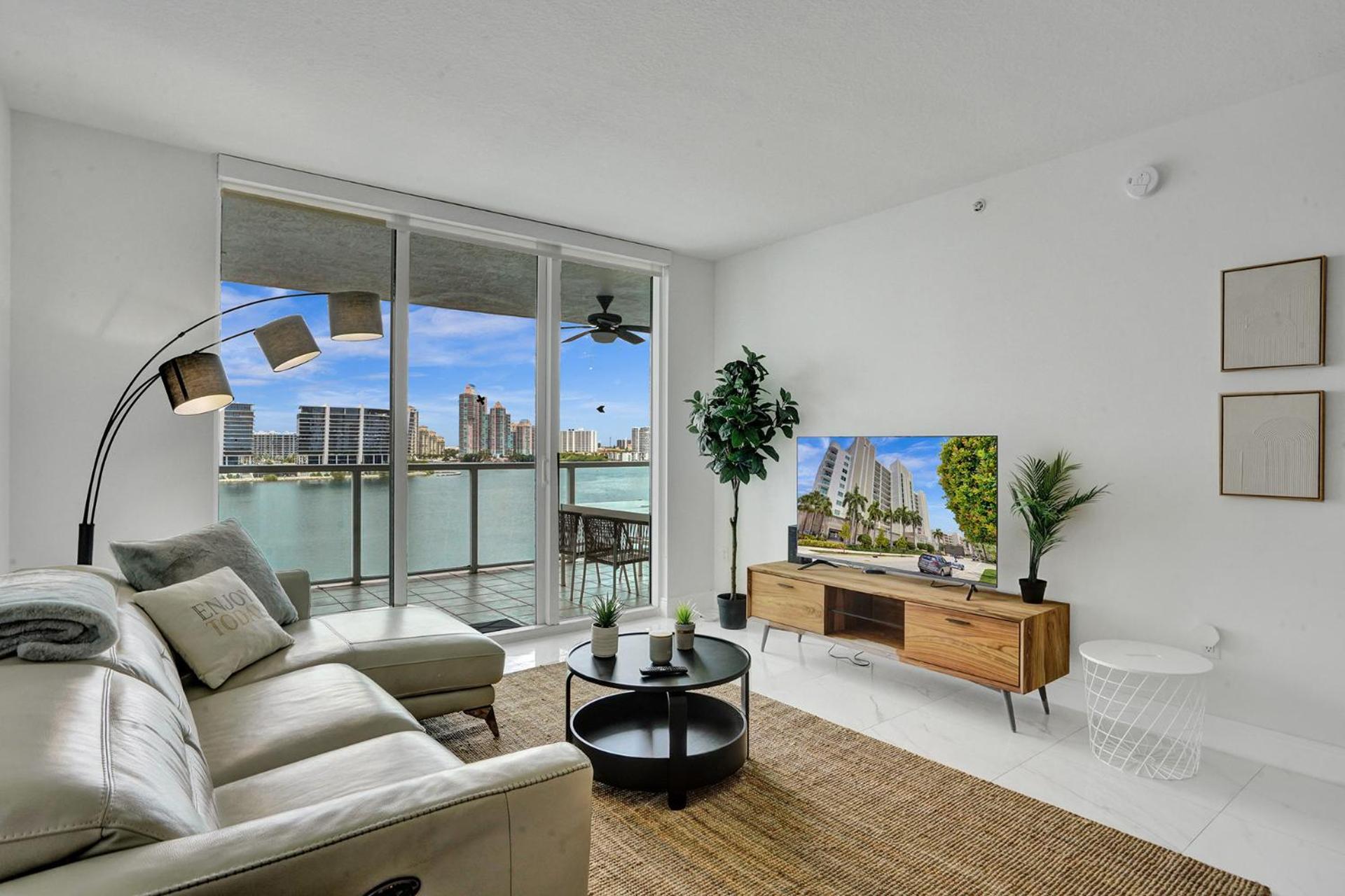 Marina Bay Sunny Isles 1005