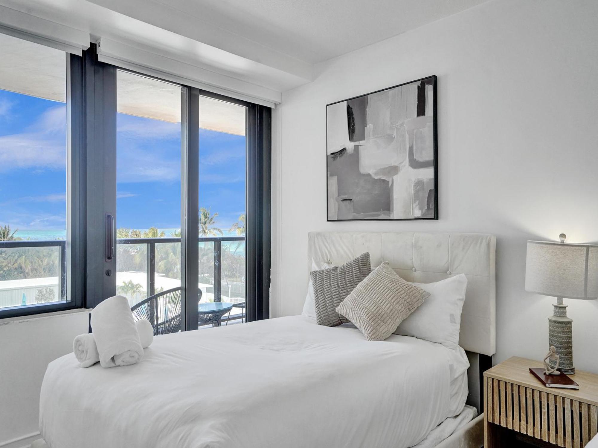 Oceanfront Haven Retreat Service 502 Apartment *