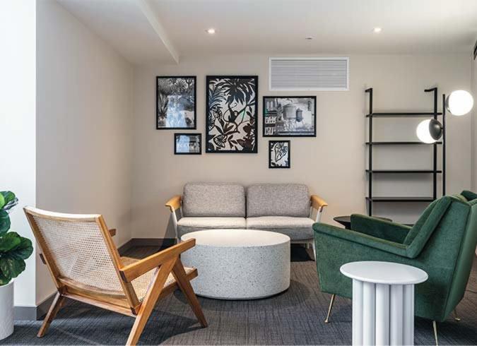 Luxury - Direct Bay In South