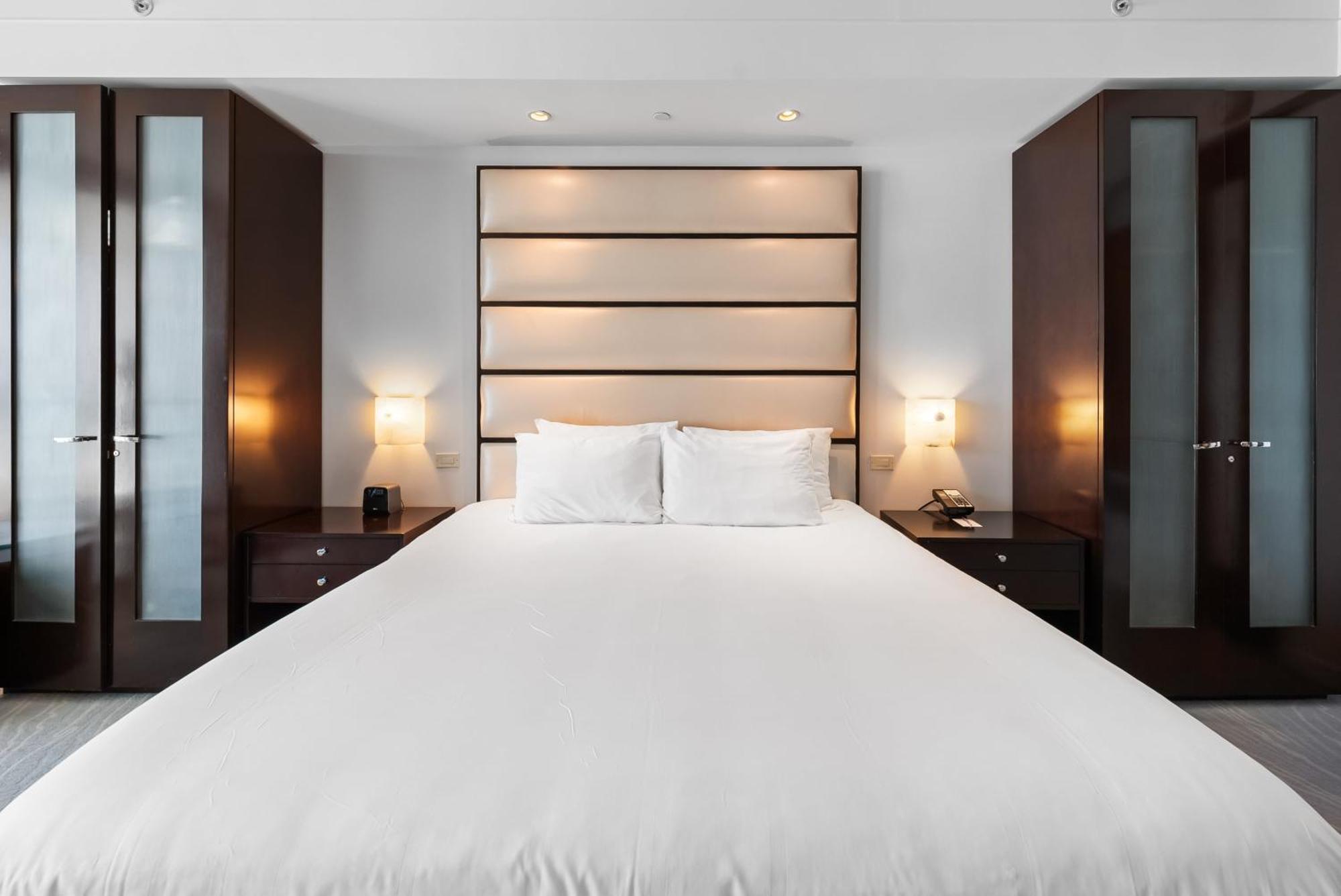 Fontainebleau Balcony W Ocean + Bay View Holiday home Miami Beach