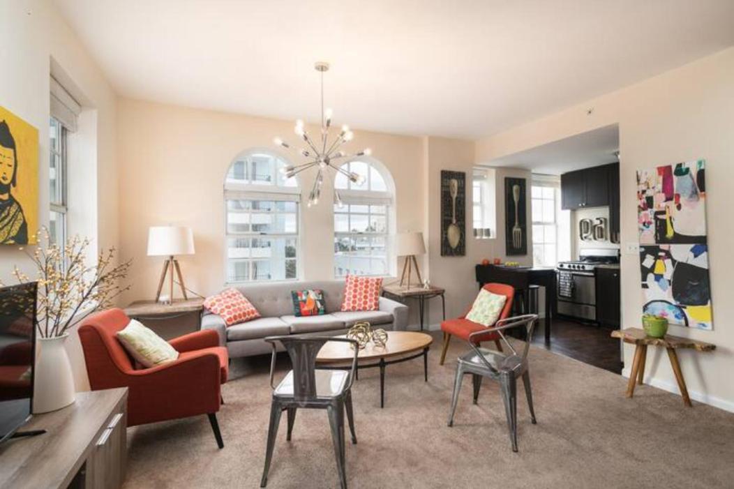 2 Bedroom 2 Bath On 7 Th Collins Ave * Miami Beach