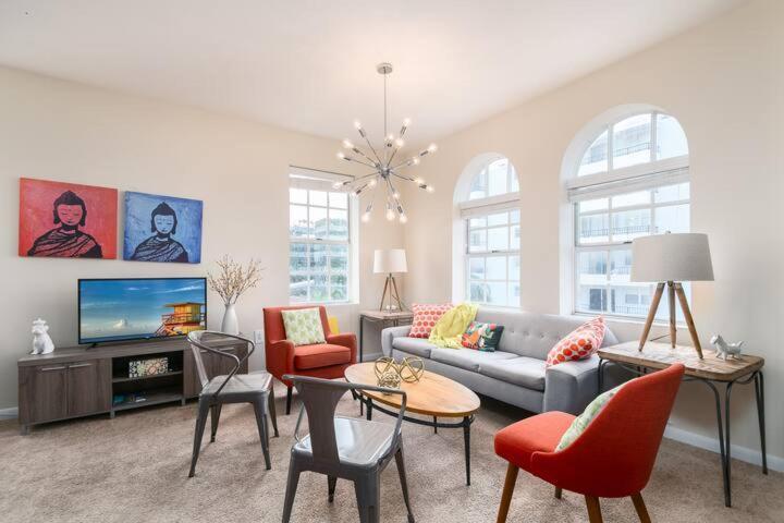 Apartment 2 Bedroom 2 Bath On 7 Th Collins Ave