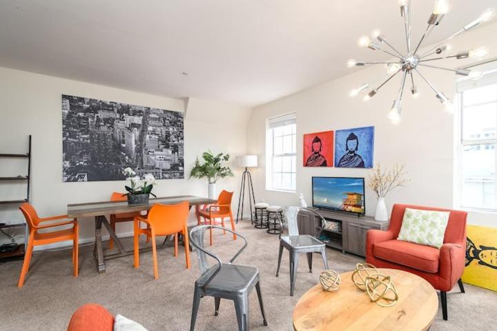 2 Bedroom 2 Bath On 7 Th Collins Ave Miami Beach