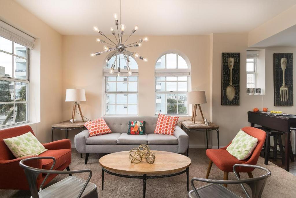 2 Bedroom 2 Bath On 7 Th Collins Ave