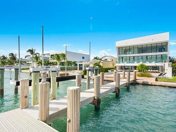 Villa Bayfront Bliss Relax In Style With Pool And Bay Views