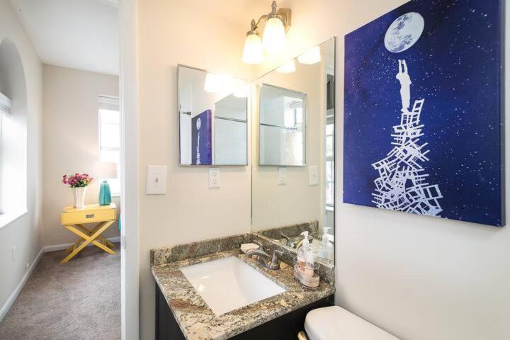 2 Bedroom 2 Bath On 7 Th Collins Ave Miami Beach