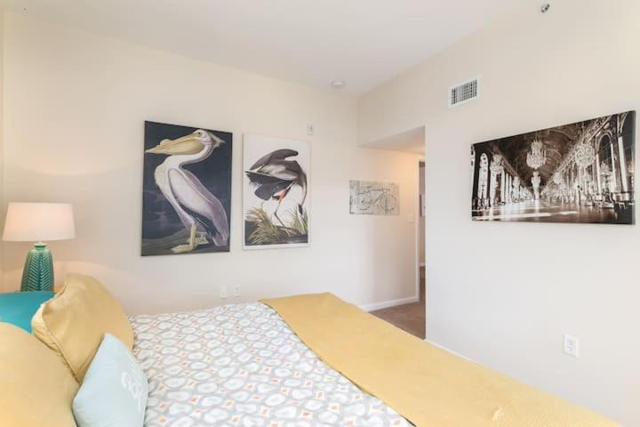 Apartment 2 Bedroom 2 Bath On 7 Th Collins Ave Miami Beach