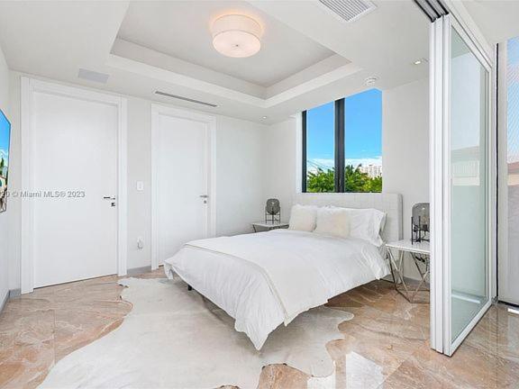 Villa Bayfront Bliss Relax In Style With Pool And Bay Views *
