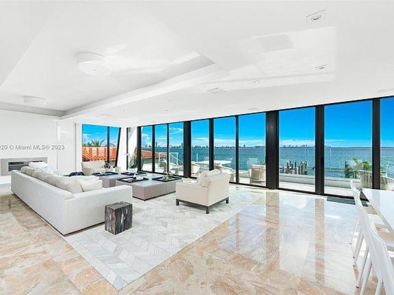 Bayfront Bliss Relax In Style With Pool And Bay Views *