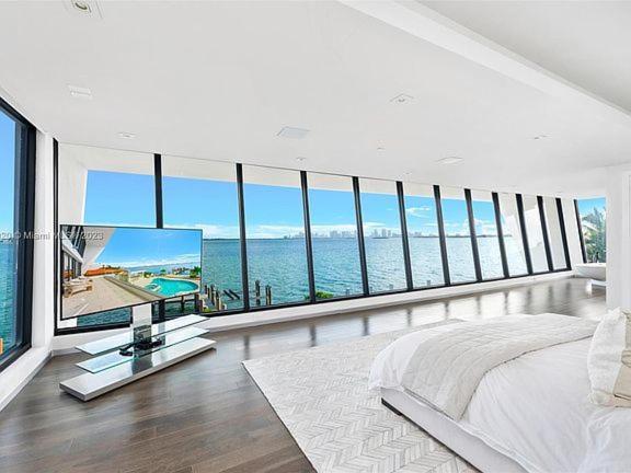 Bayfront Bliss Relax In Style With Pool And Bay Views