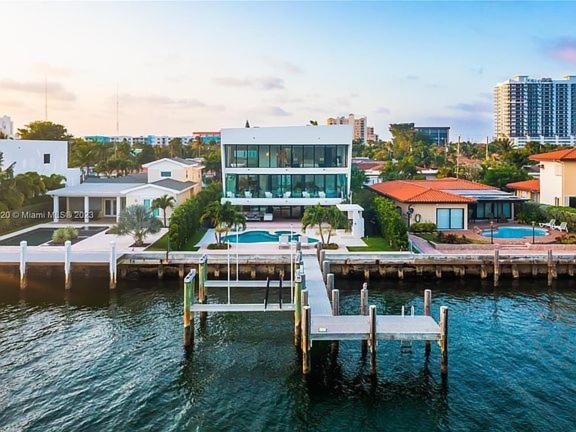Bayfront Bliss Relax In Style With Pool And Bay Views Villa