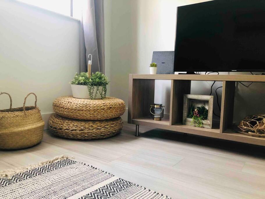 Apartment Modern And Cozy Steps From The