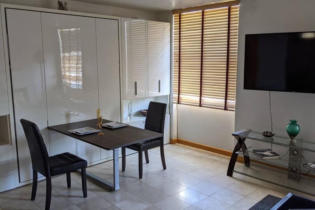 Cozy Studio, Walk To The Beach, Restaurants, Bars *