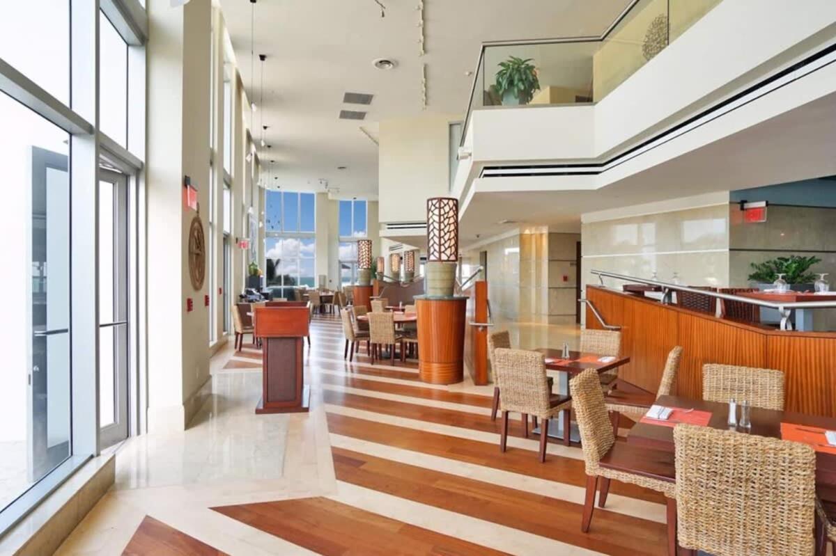 Beachfront Pool Ocean View Balcony * Miami Beach