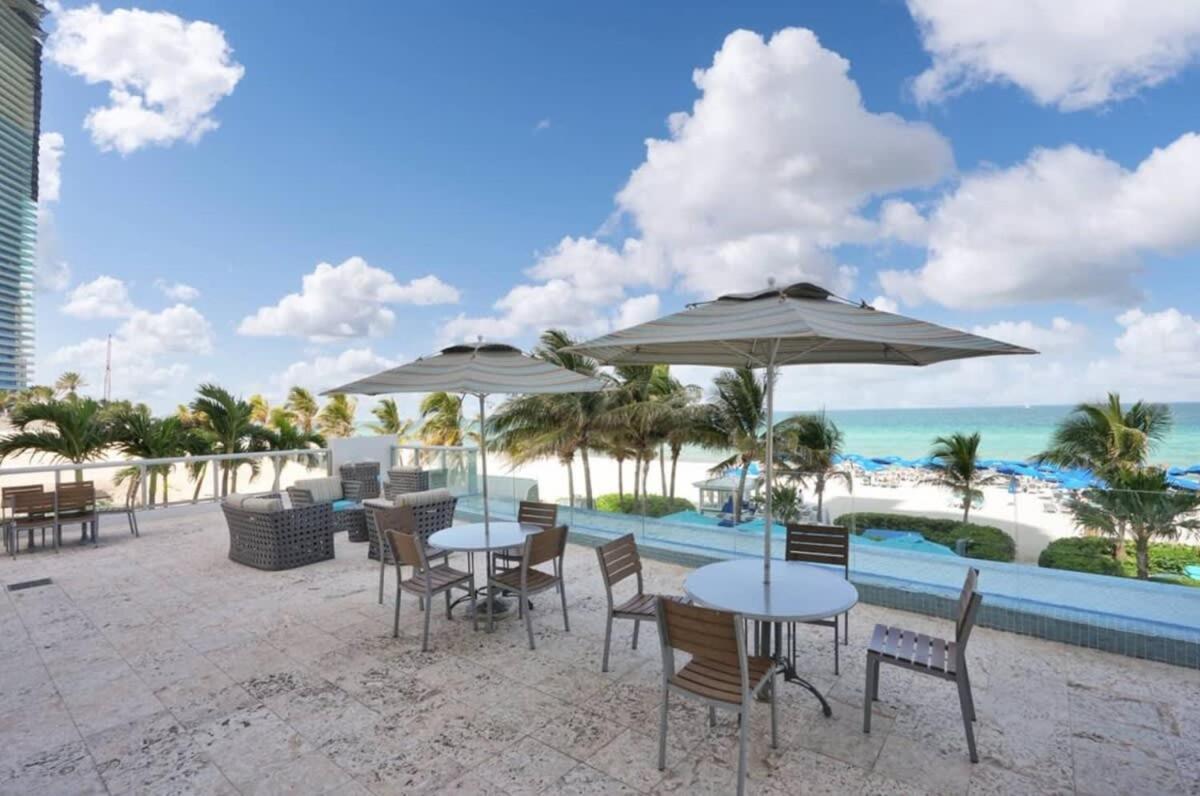 Beachfront Pool Ocean View Balcony Apartment Miami Beach