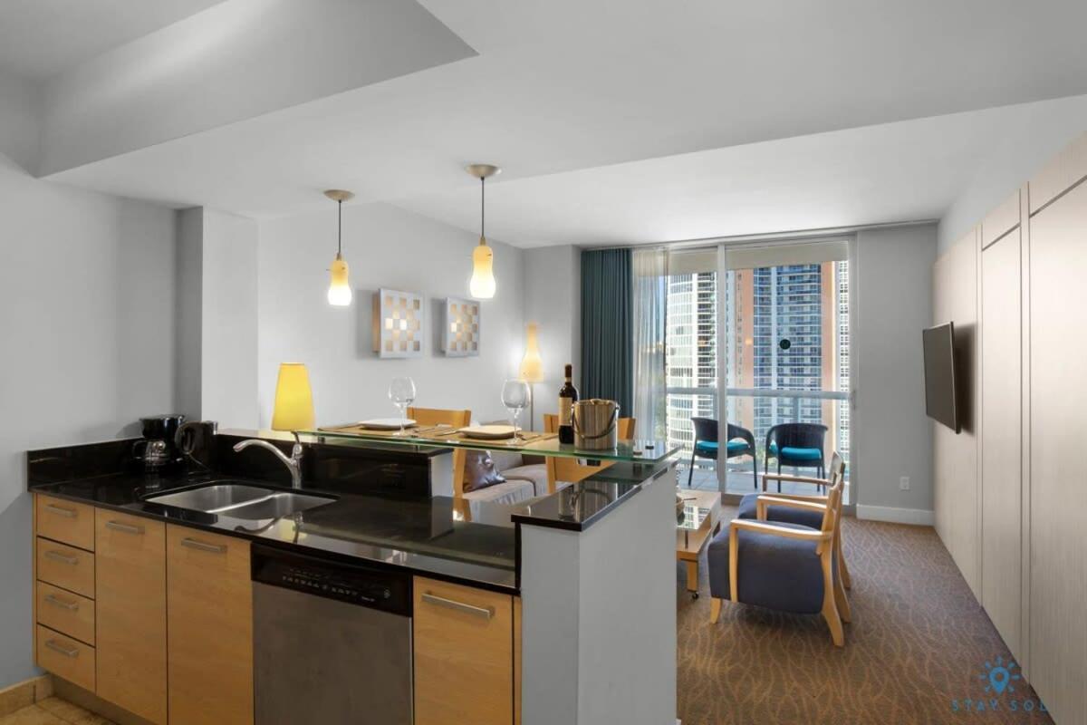 Beachfront Pool Ocean View Balcony Apartment Miami Beach