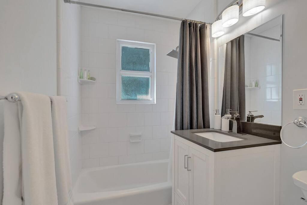 Villa Stunning 2bd 1ba Dream House In Surfside