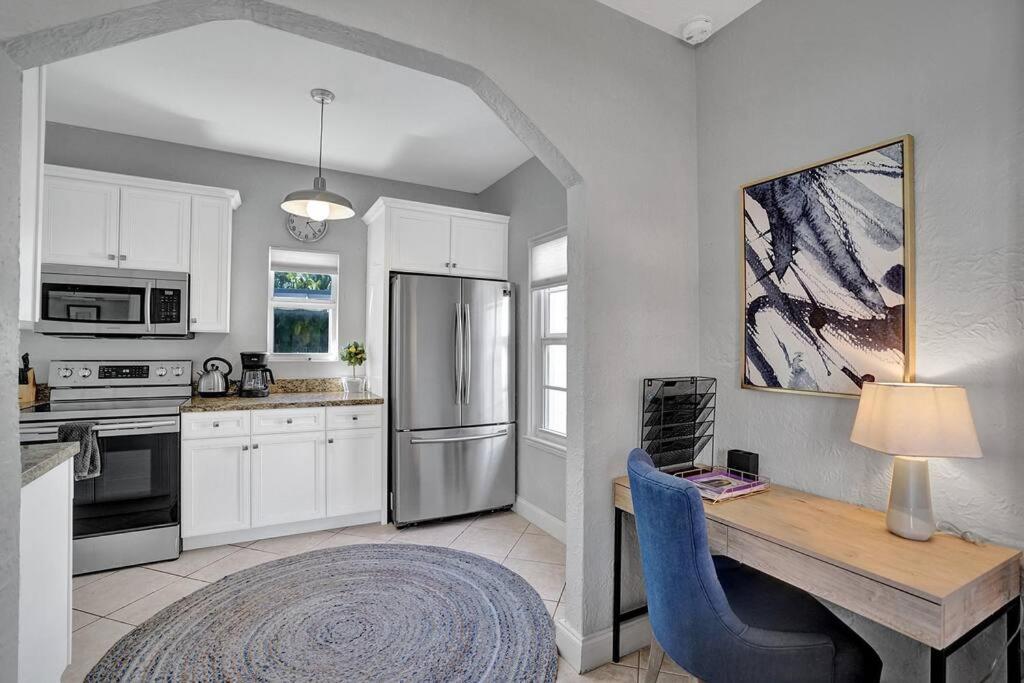 Villa Stunning 2bd 1ba Dream House In Surfside *