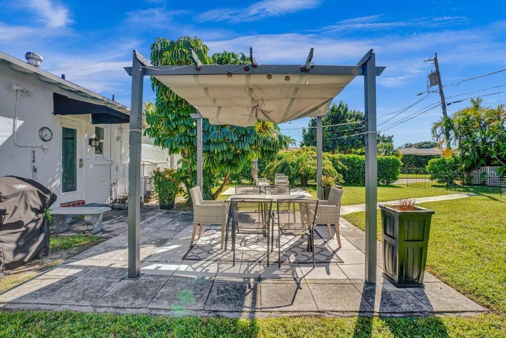 Villa Stunning 2bd 1ba Dream House In Surfside Miami Beach
