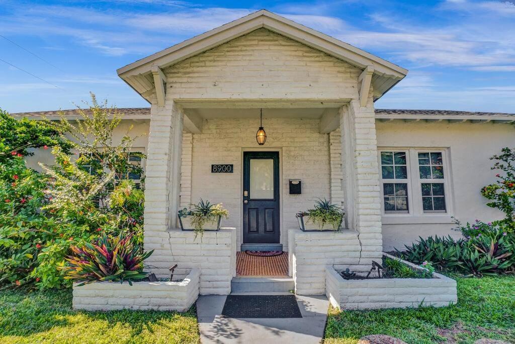 Villa Stunning 2bd 1ba Dream House In Surfside