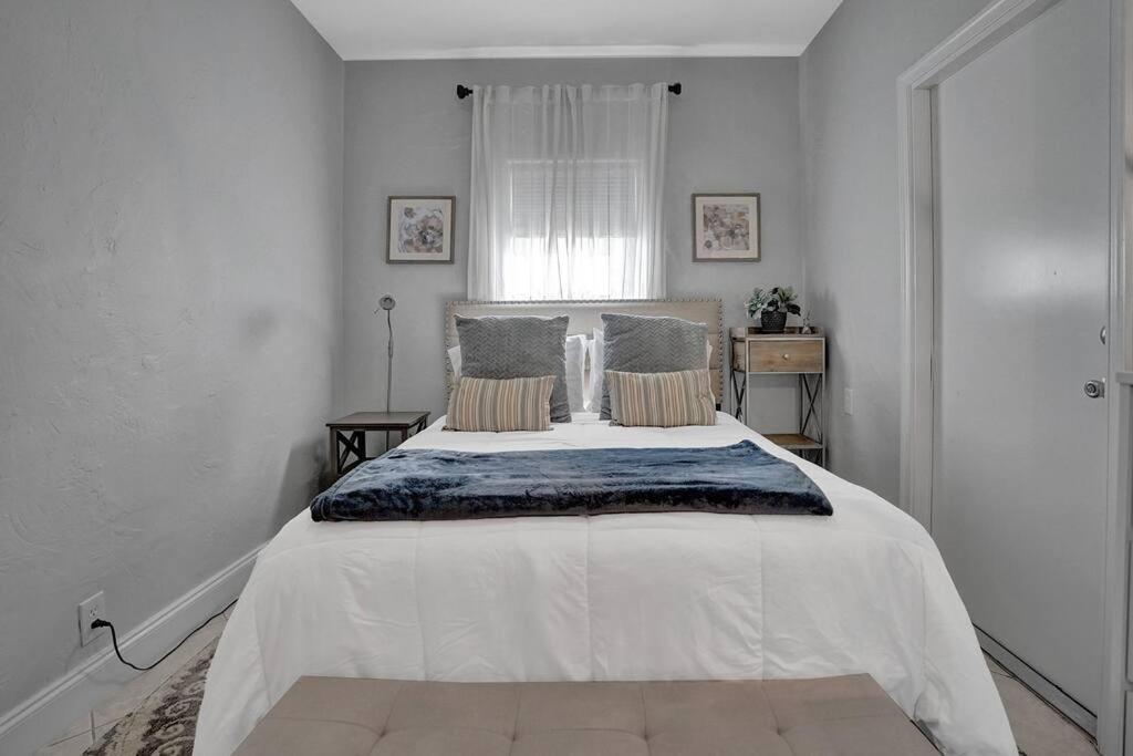 Stunning 2bd 1ba Dream House In Surfside Villa Miami Beach
