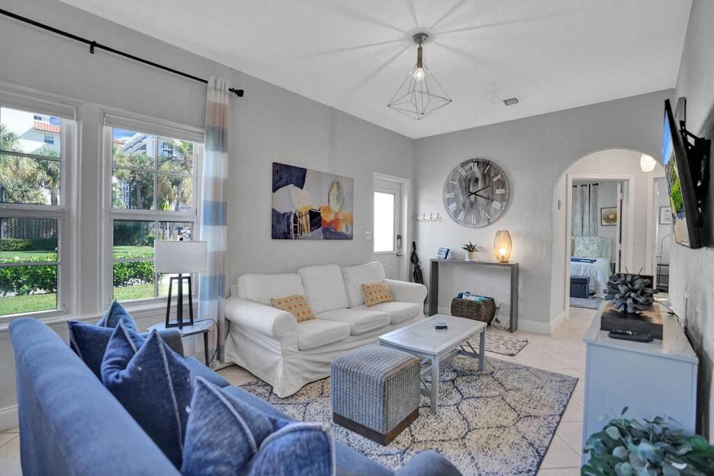 Stunning 2bd 1ba Dream House In Surfside