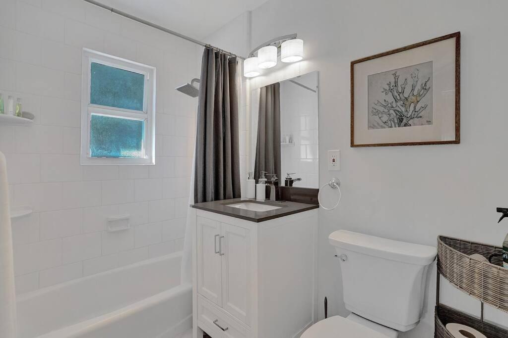 Stunning 2bd 1ba Dream House In Surfside Villa
