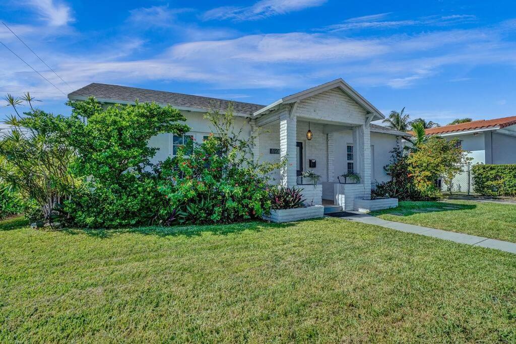 Villa Stunning 2bd 1ba Dream House In Surfside *