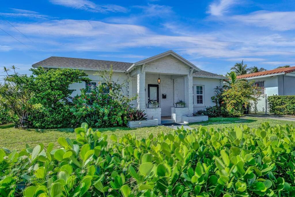 Stunning 2bd 1ba Dream House In Surfside