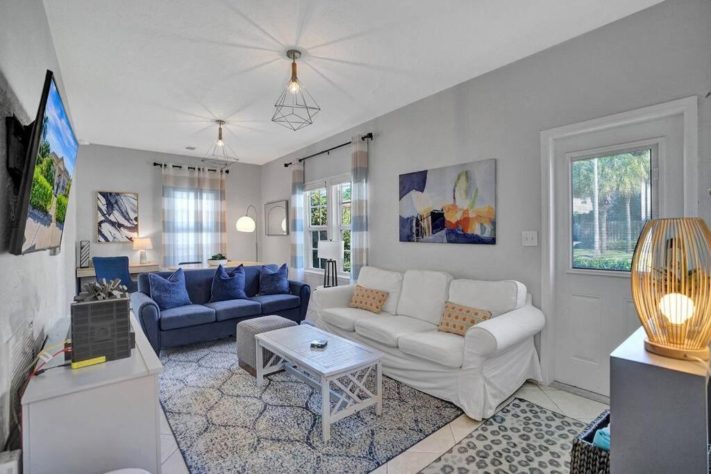 Villa Stunning 2bd 1ba Dream House In Surfside Miami Beach