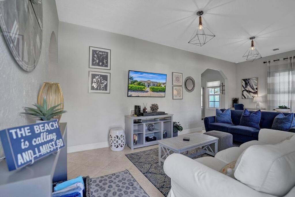 Villa Stunning 2bd 1ba Dream House In Surfside