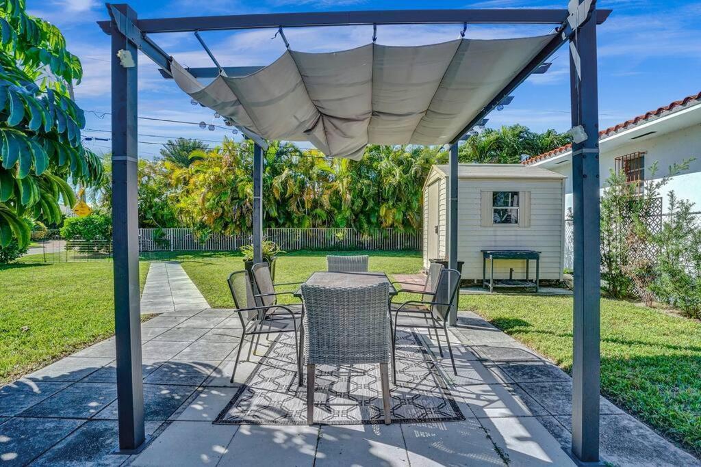 Villa Stunning 2bd 1ba Dream House In Surfside