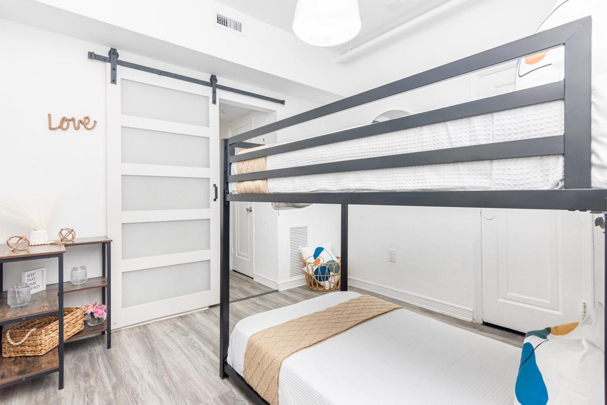 West Deco Aparthotel *
