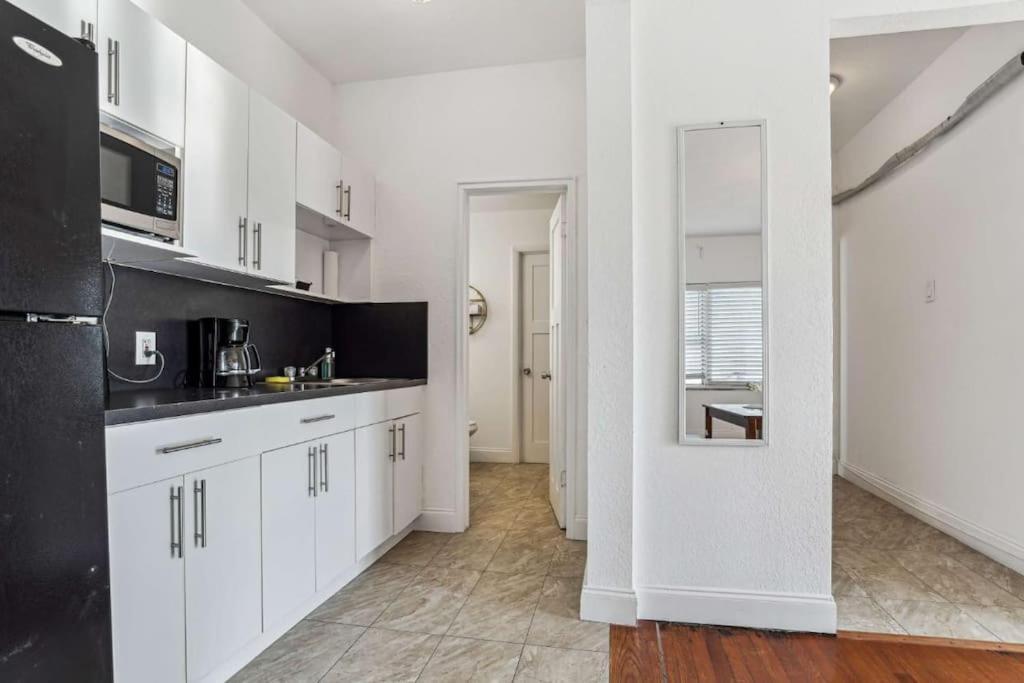 Luxury Miami 3br & 5 Minutes To South Apartment *