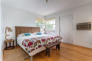 927 Jefferson * Miami Beach