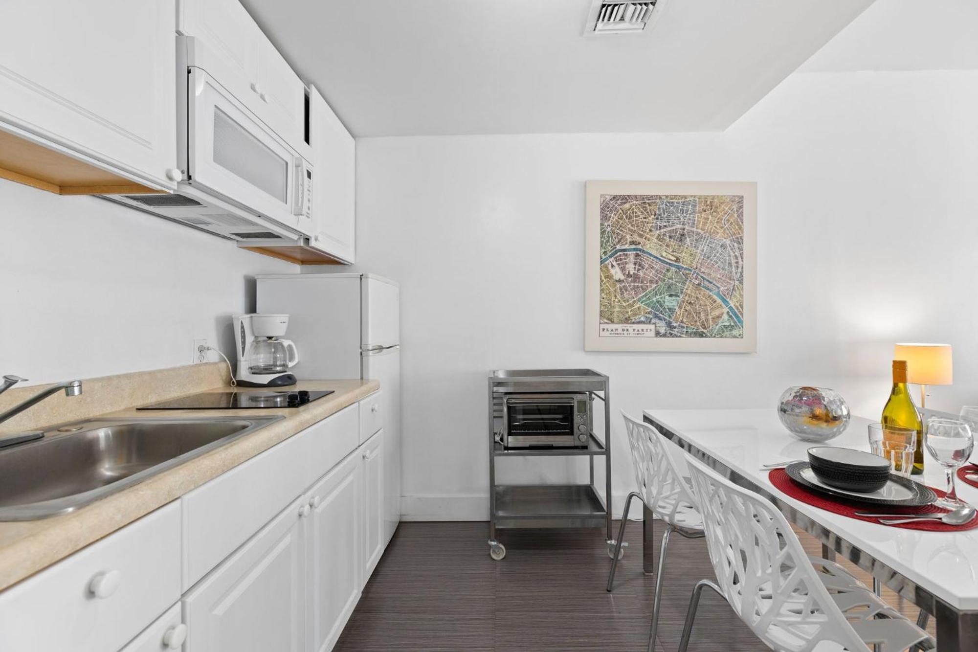 Apartment 1 Bedroom - Ocean Drive & 6th Street.