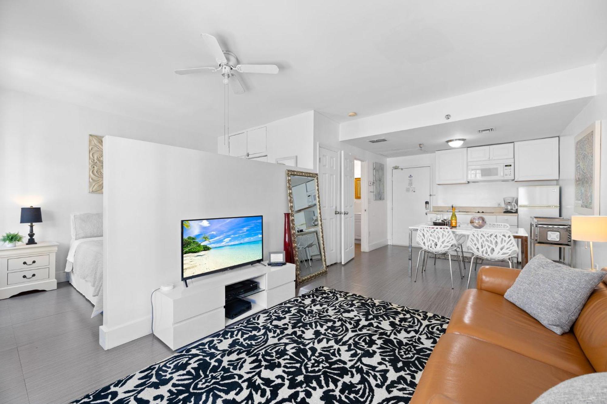 Apartment 1 Bedroom - Ocean Drive & 6th Street.