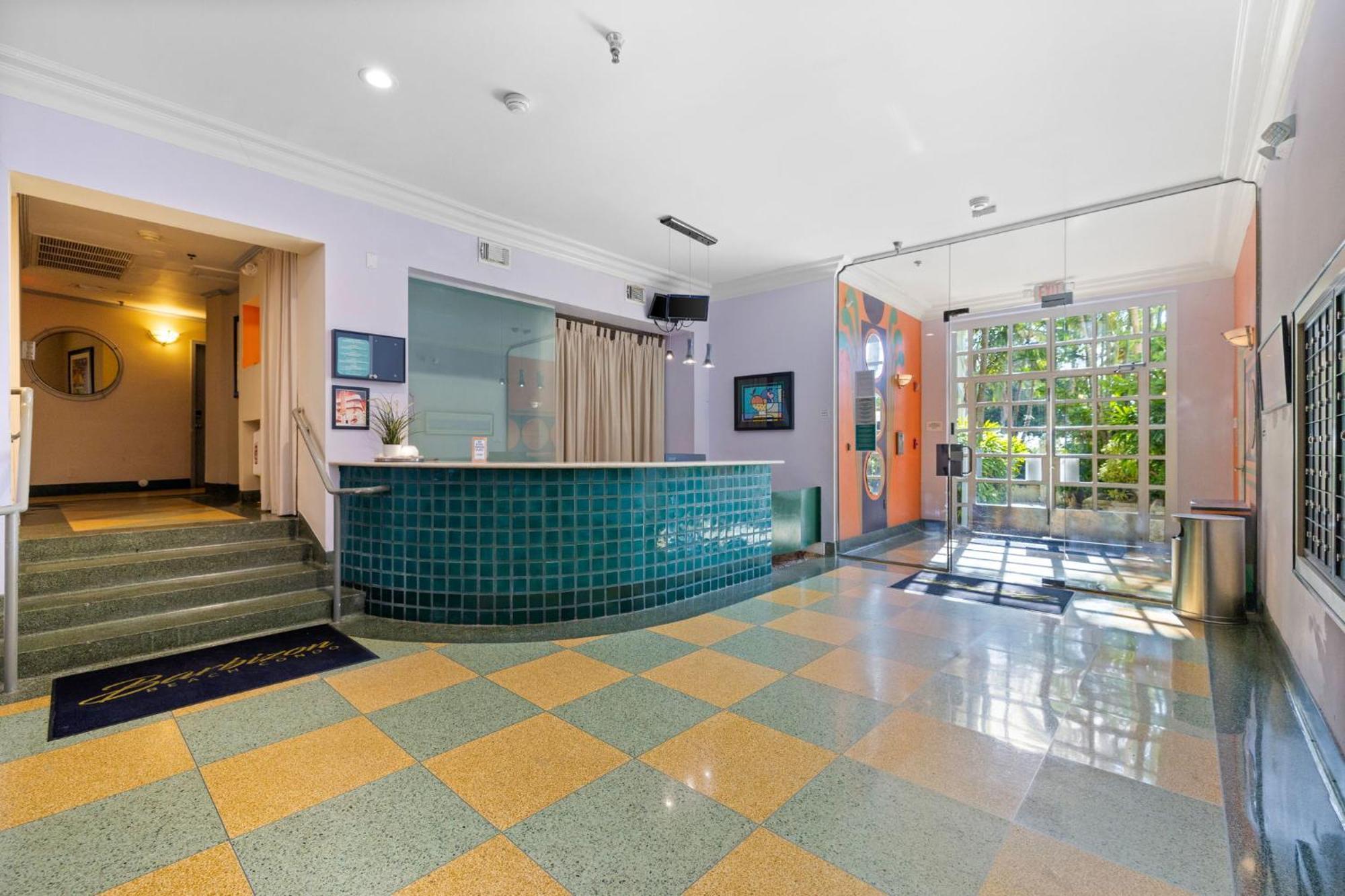 1 Bedroom - Ocean Drive & 6th Street.