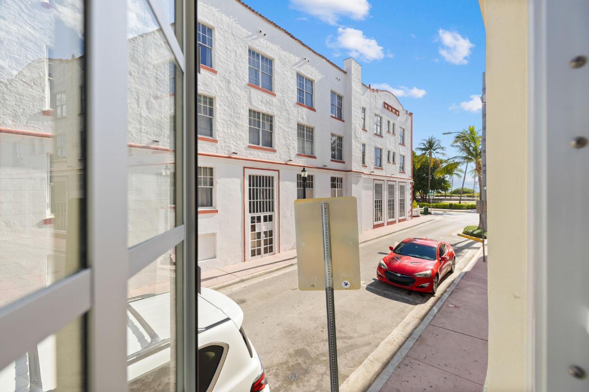Apartment 1 Bedroom - Ocean Drive & 6th Street.