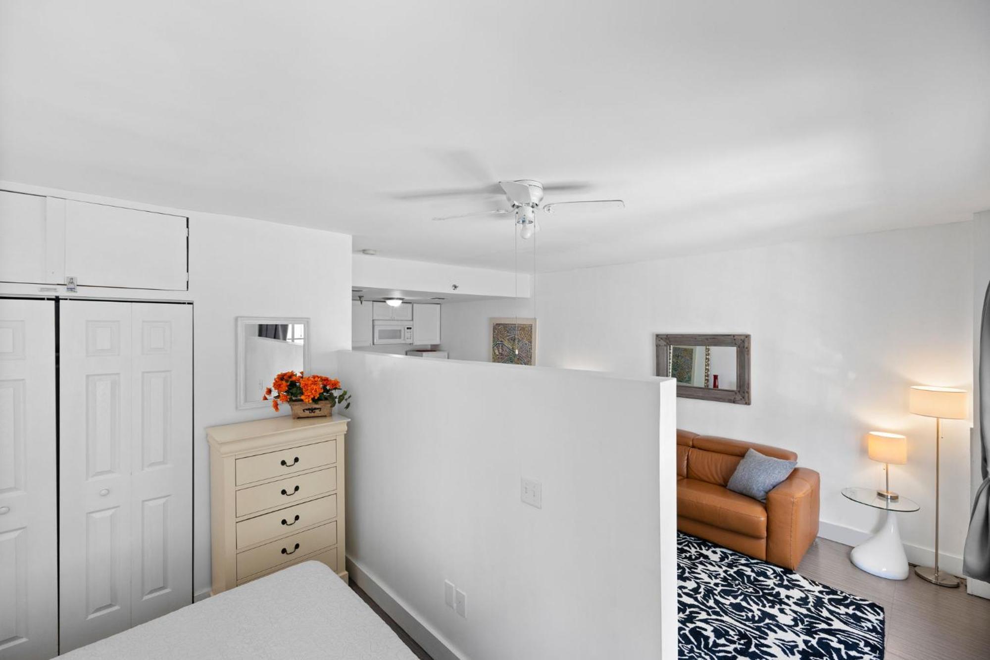 Apartment 1 Bedroom - Ocean Drive & 6th Street. Miami Beach