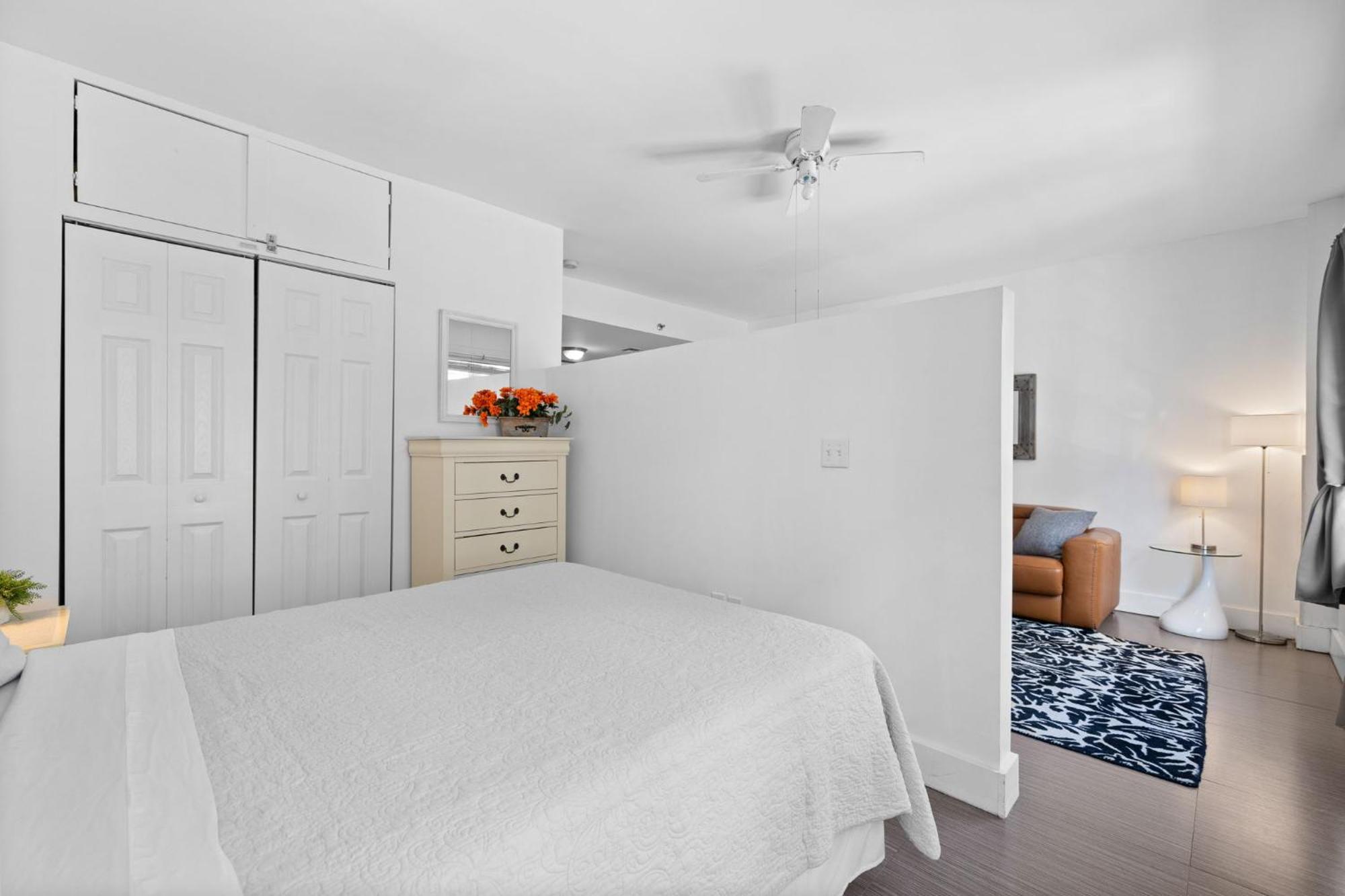 1 Bedroom - Ocean Drive & 6th Street. Miami Beach